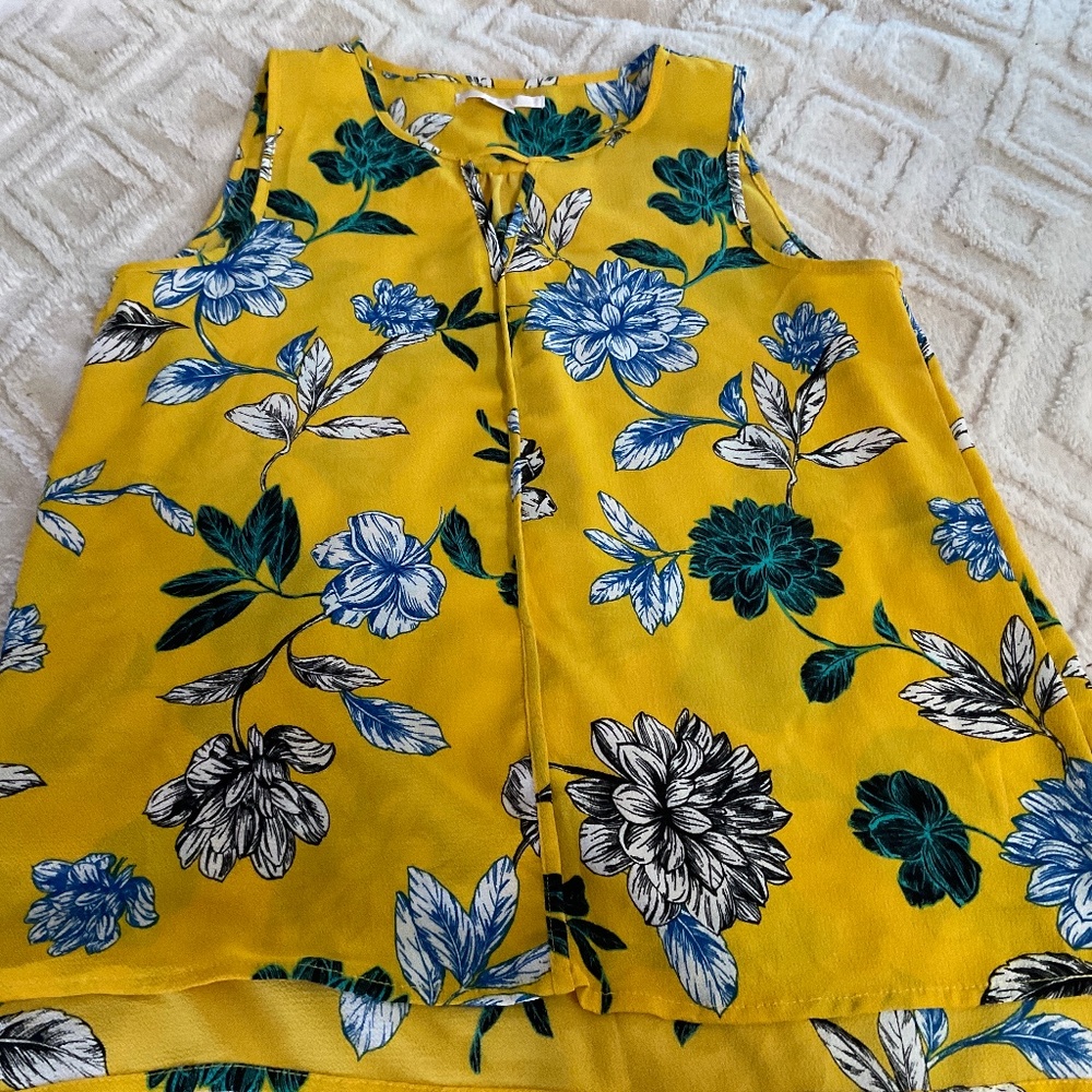 C & E sleeveless yellow with flowers medium high low sleeveless top